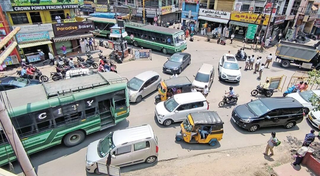 மேட்டுப்பாளையத்தில் போக்குவரத்து நெரிசல்